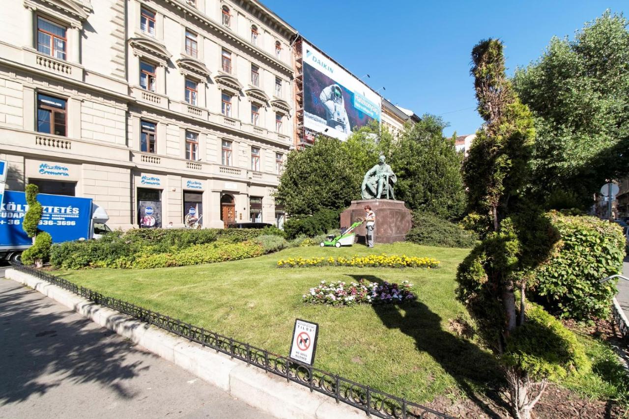 Sweet Dreams At Opera House Downtown Apartment Budapest Exterior photo